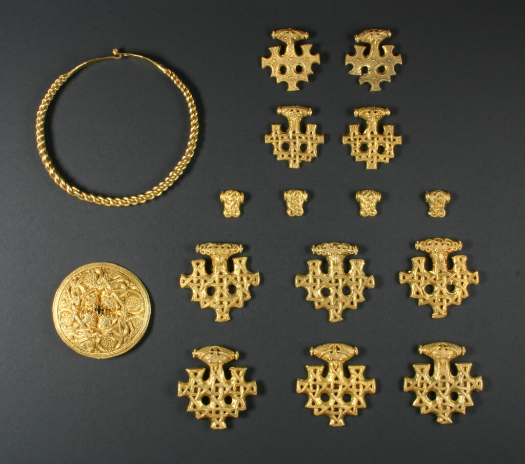 Der Hiddenseer Goldschmuck, 10. Jh., heute im Stralsund Museum